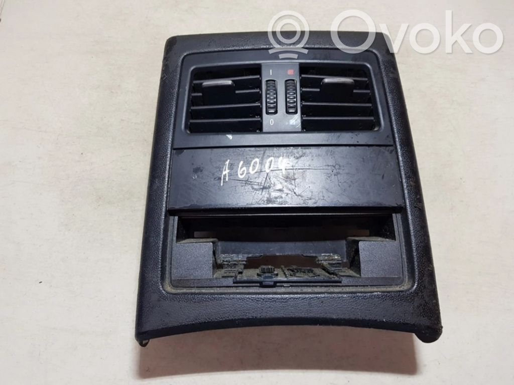 Grille d'aération centrale   511658450713,7139048,511658450713,69320230,69320240,71295560,7139048,E116234240
