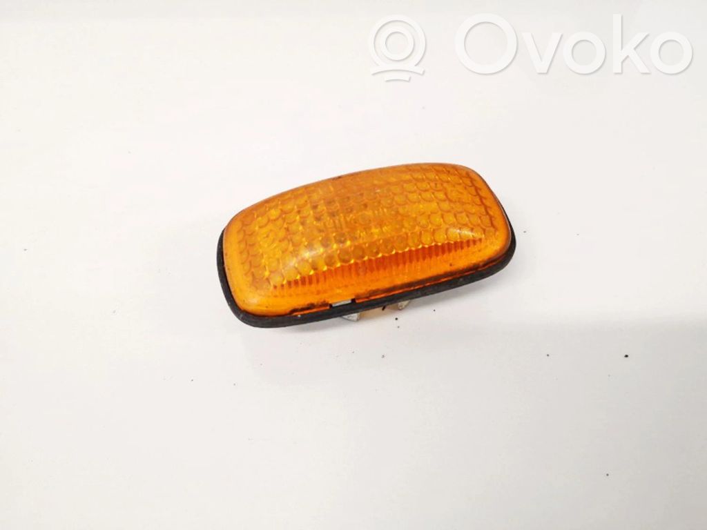 Nissan Almera Semnalizator bară față 