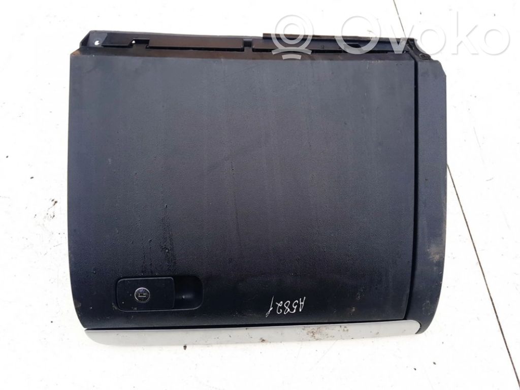 Volkswagen Jetta VI Handschuhfach 