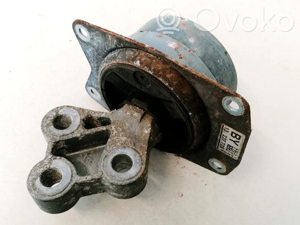 Opel Insignia A Engine mount bracket 