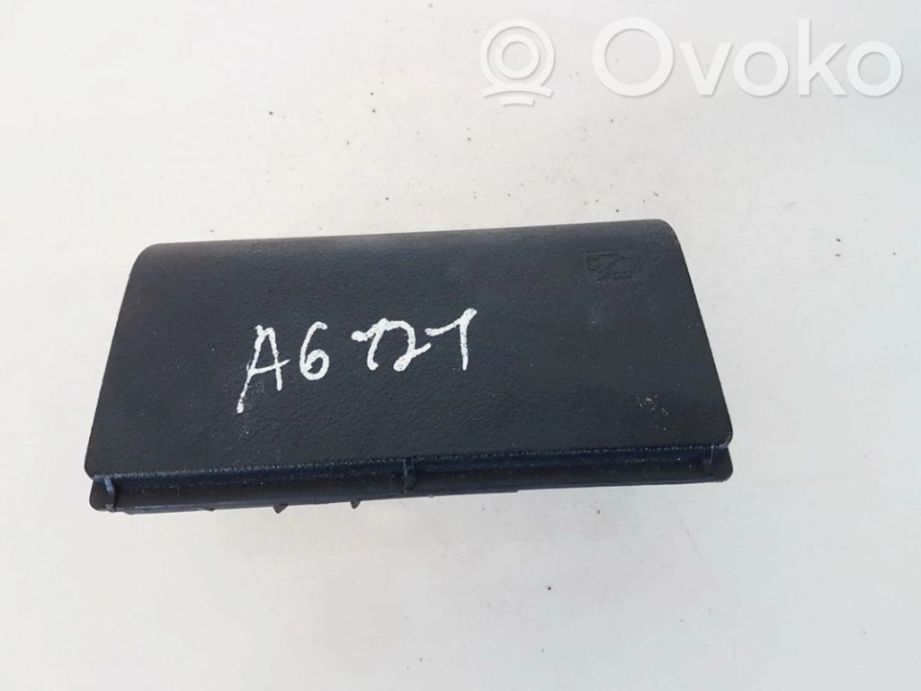 Auton tuhkakuppi   8D0857961A,8D0857961A