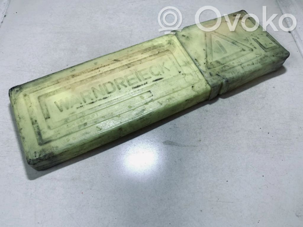 Audi A3 S3 8L Triangle d'avertissement 