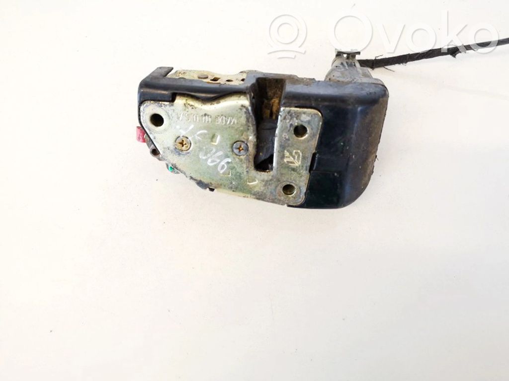 Serrure de porte avant