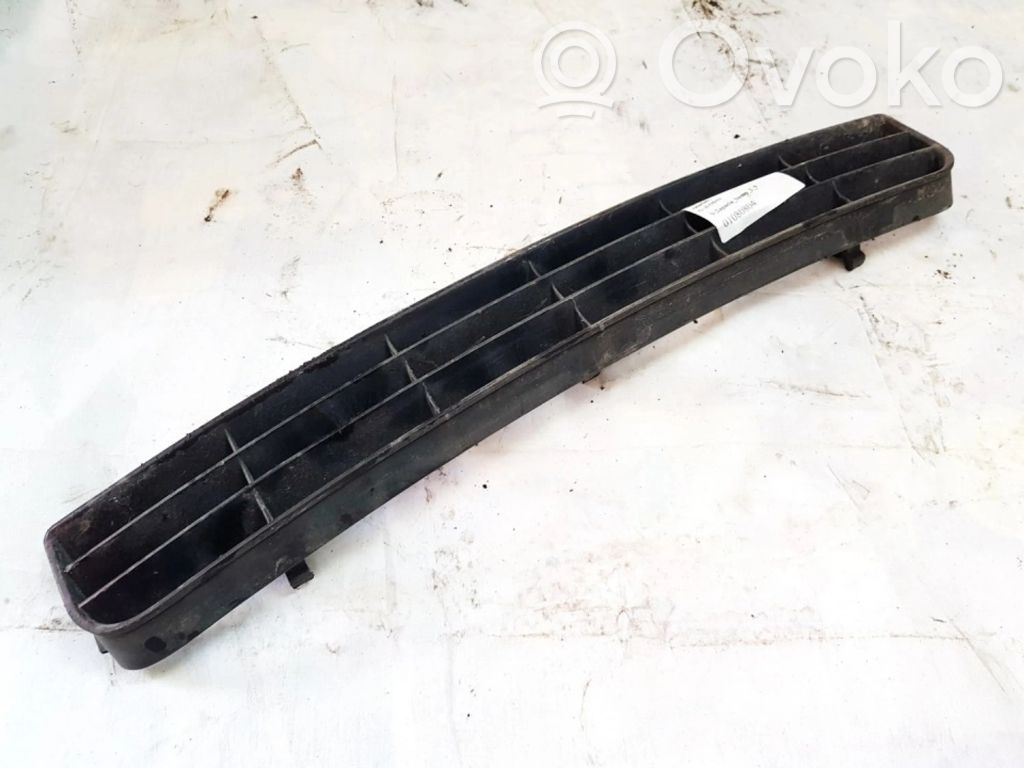 Audi A6 S6 C4 4A Mascherina inferiore del paraurti anteriore 