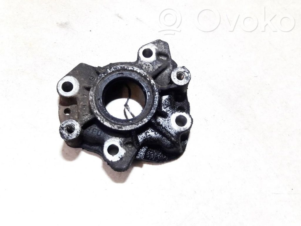 Engine mounting bracket