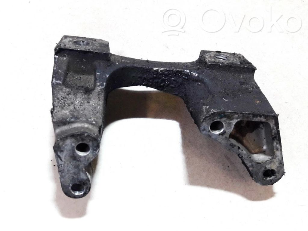 Ford Focus Engine mounting bracket 