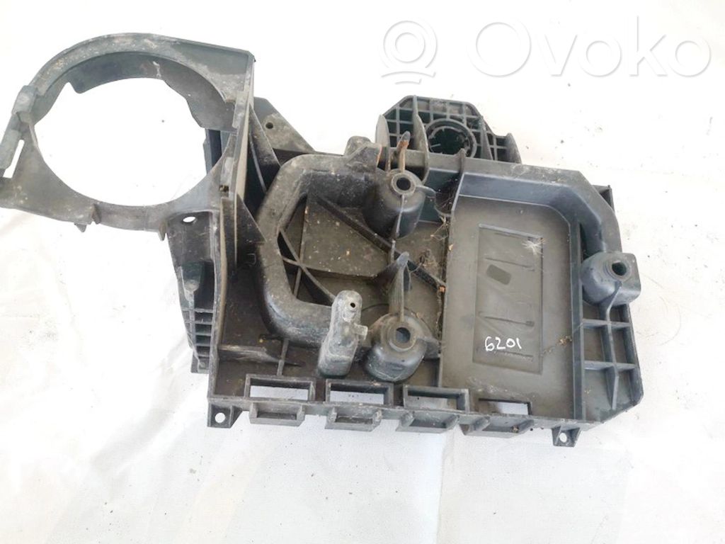 Citroen C5 Akkulaatikon alusta 