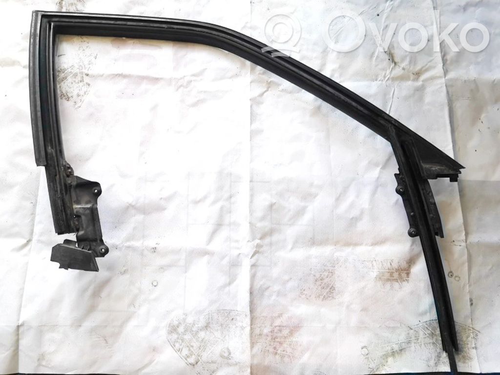 Audi 80 90 B3 Ramă geam ușă față 