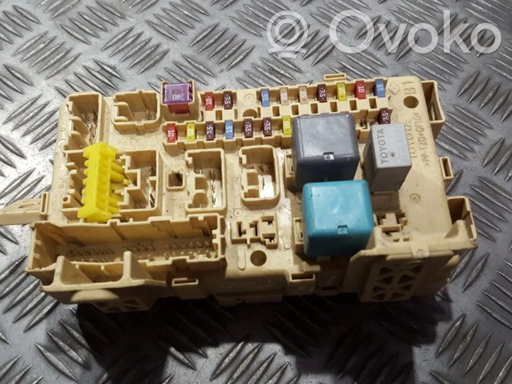 Toyota Corolla Verso E121 Set scatola dei fusibili 