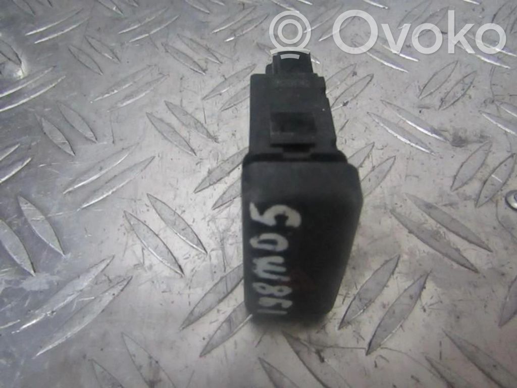 Botón interruptor de luz de peligro   BP4K664H0,03750330,03750330,BP4K664H0
