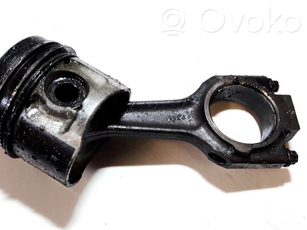 Ford Mondeo MK II Piston with connecting rod 
