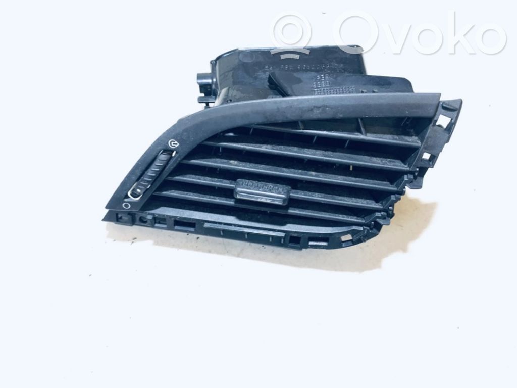 Peugeot 207 Rejilla de ventilación central del panel 