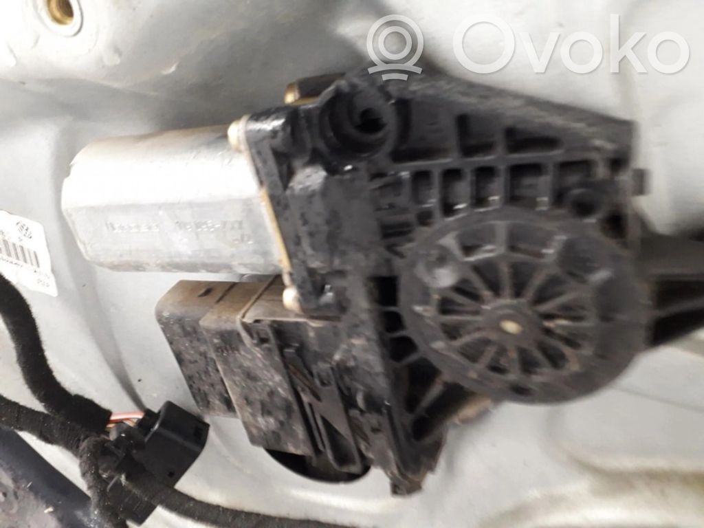 Volkswagen PASSAT B5.5 Motorino alzacristalli della portiera posteriore