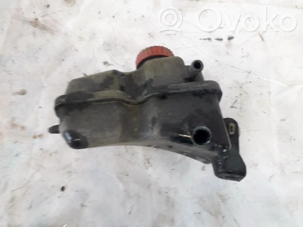 Peugeot 406 Ohjaustehostimen nestesäiliö 