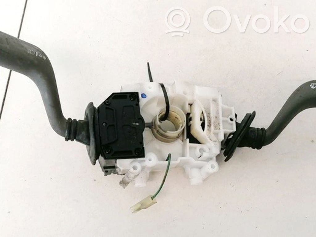 Volvo S40, V40 Leva/interruttore dell’indicatore di direzione e tergicristallo 