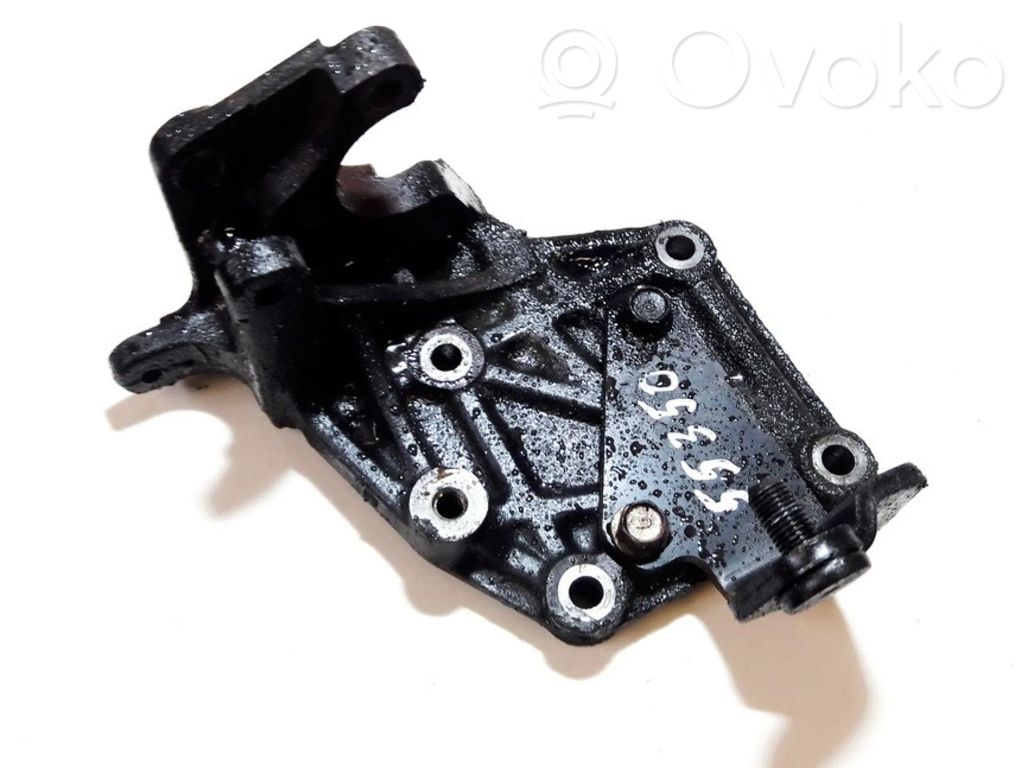 Mazda 323 Engine mounting bracket 
