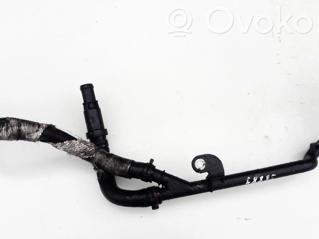Ford Mondeo Mk III Tubo flessibile del liquido di raffreddamento del motore
