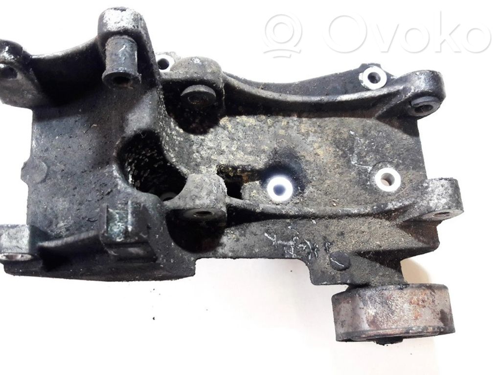 Peugeot 306 Engine mounting bracket 