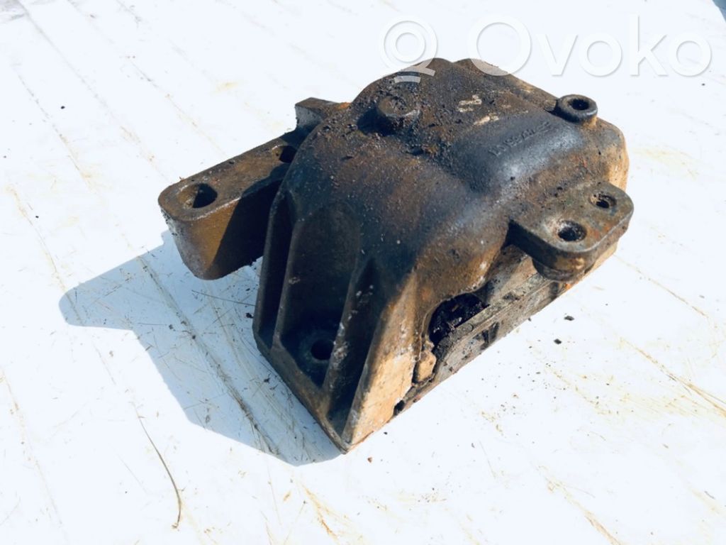 Volkswagen Golf IV Supporto di montaggio del motore