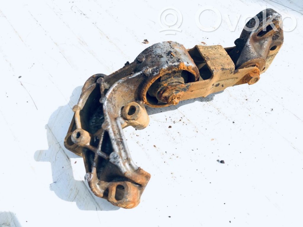Peugeot 406 Engine mount bracket 