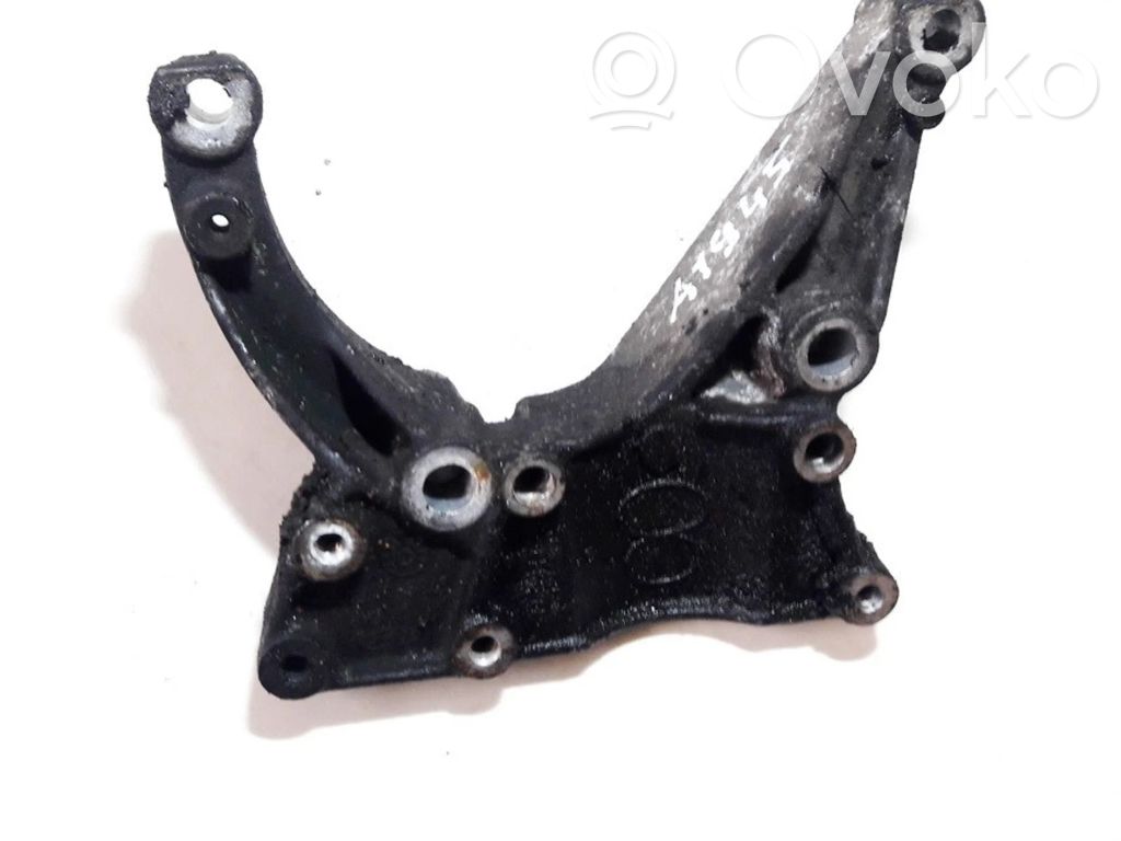 Ford Focus Engine mounting bracket 