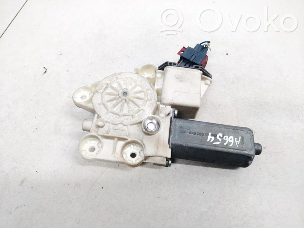 Toyota Avensis T250 Motorino alzacristalli della portiera anteriore 