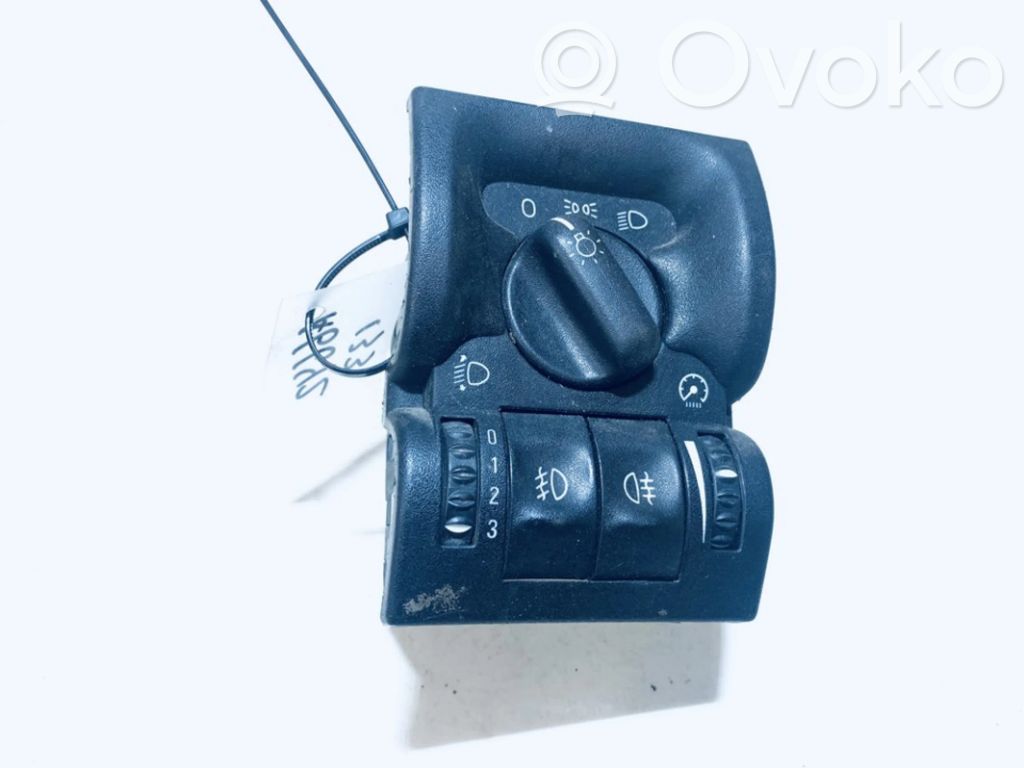 Light switch   90569814,53142807,53142807,90569814