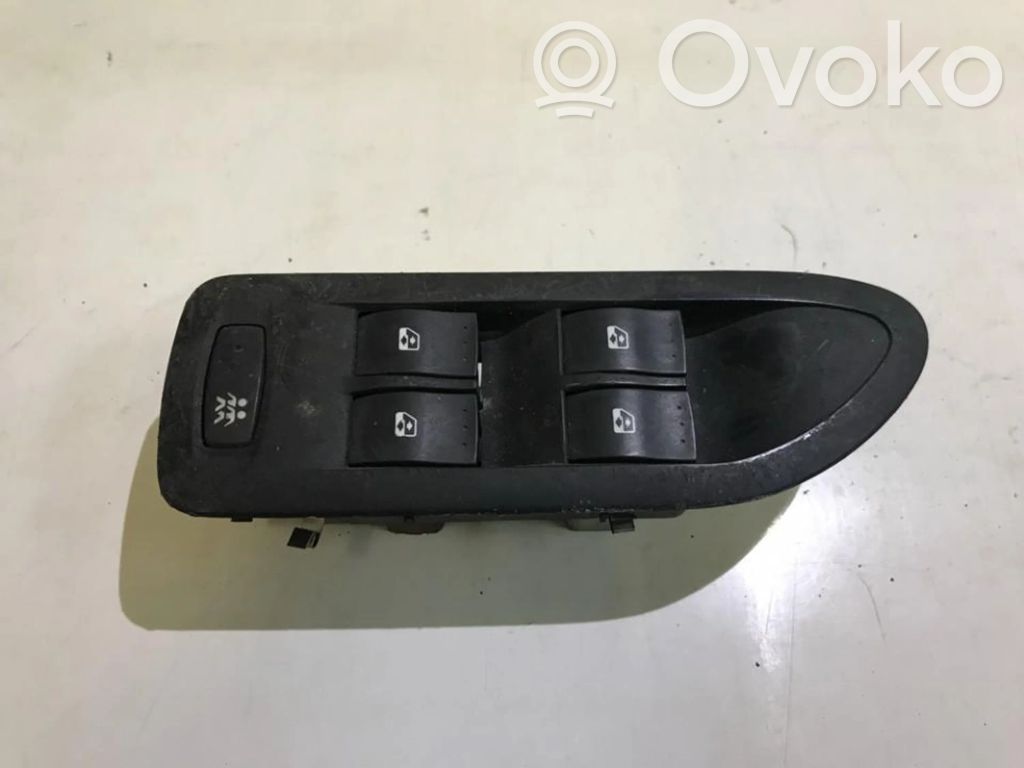 Renault Megane II Electric window control switch 