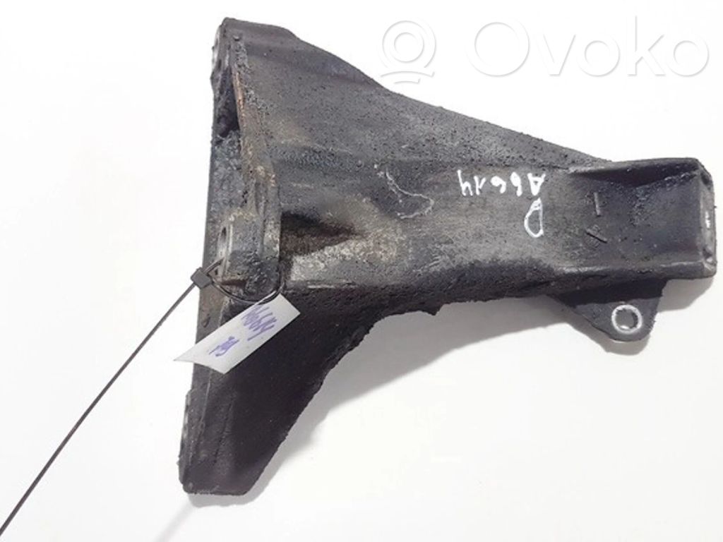 Engine mounting bracket   8D0199308L,8D0199308L