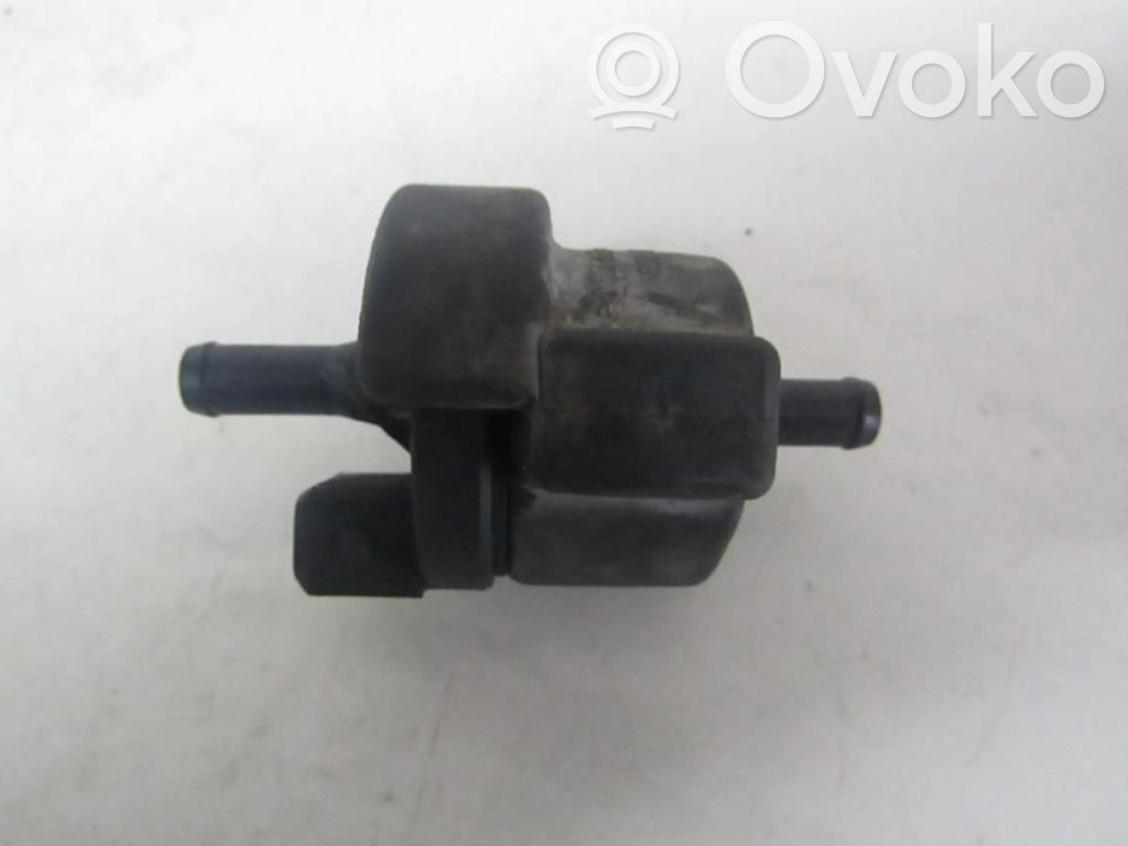 Volkswagen PASSAT B5 Válvula de vacío (Usadas) 