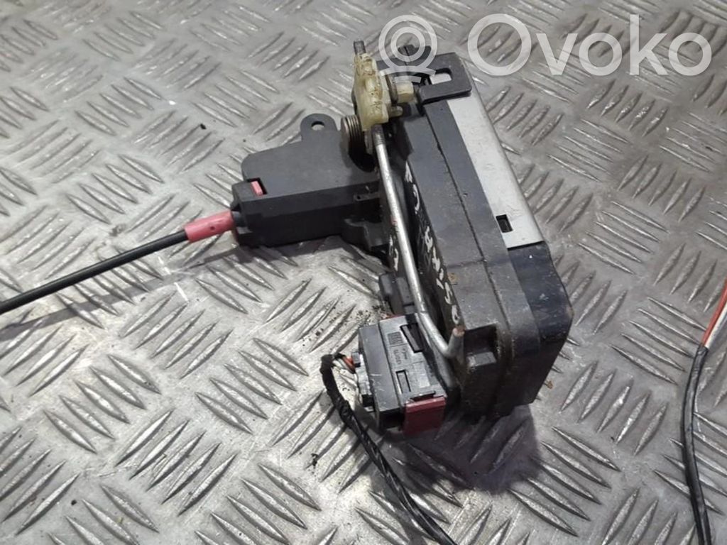 Opel Astra H Zamek drzwi tylnych