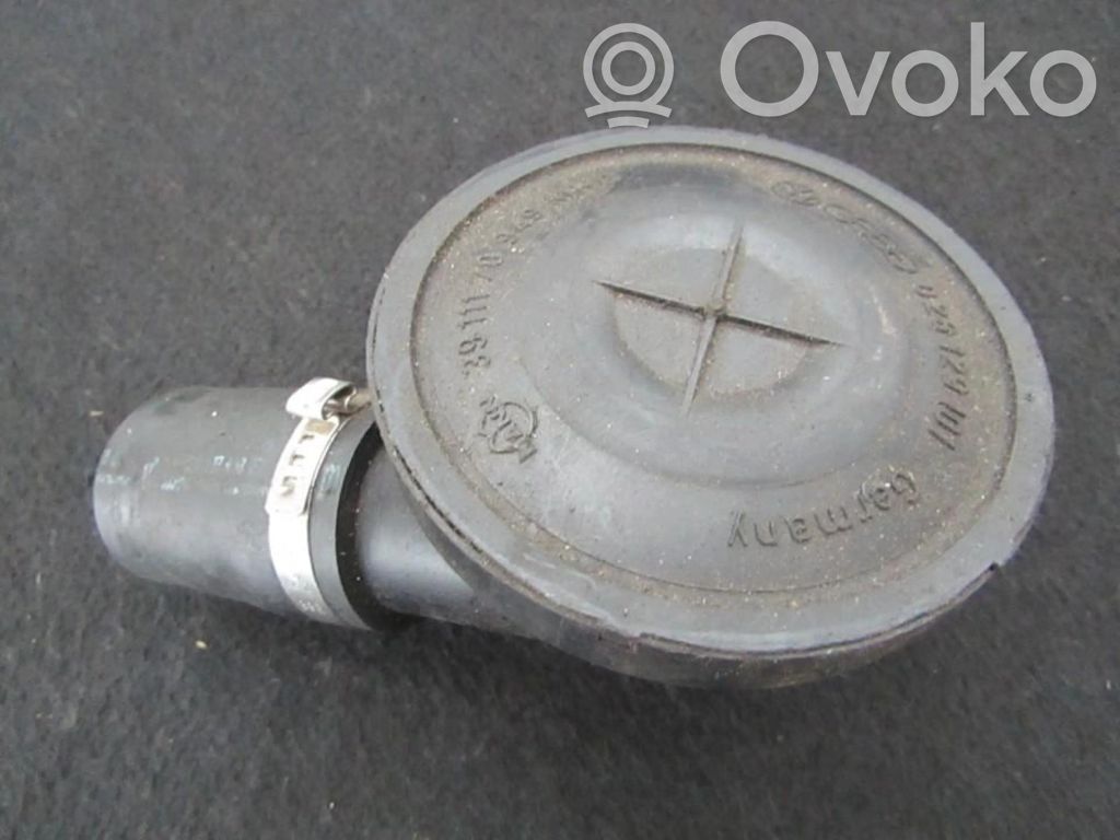 Volkswagen Golf III Wąż / Rurka odpowietrznika 
