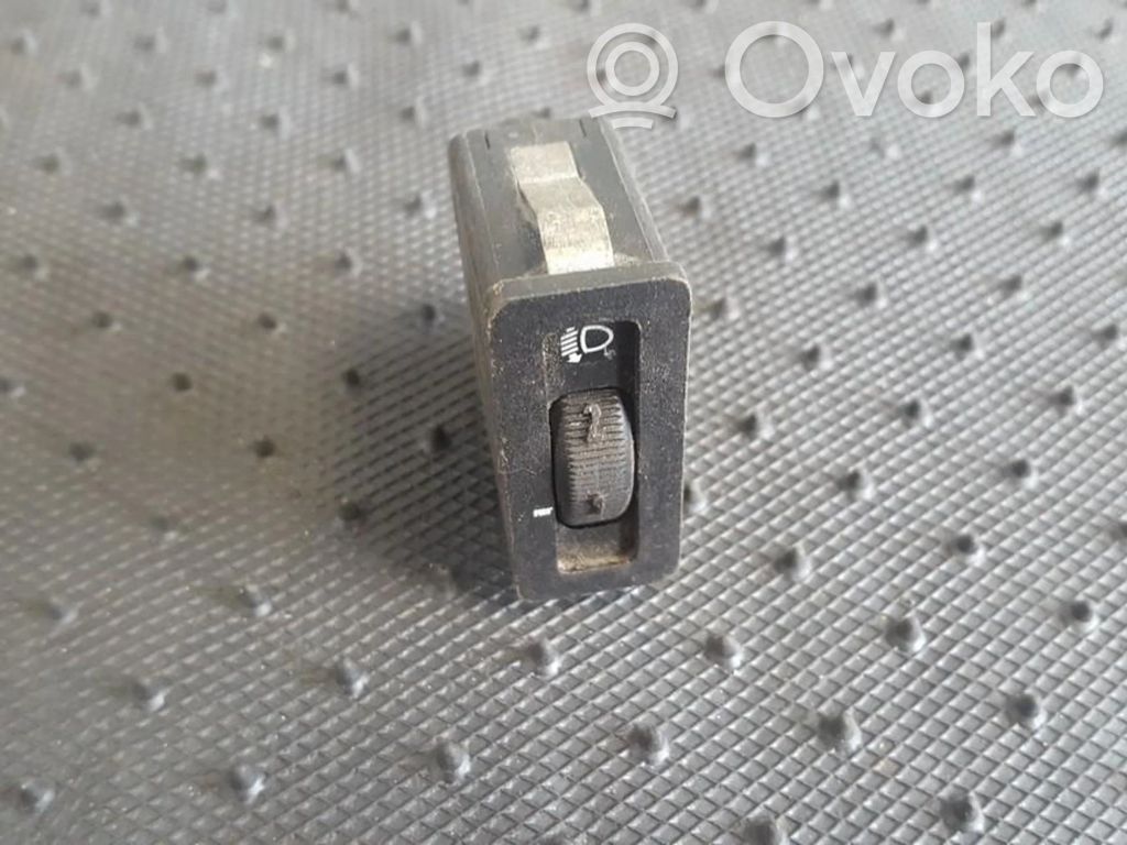 BMW 5 E34 Lukturu augstuma regulēšanas slēdzis 