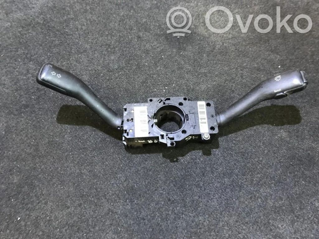 Volkswagen Golf IV Leva/interruttore dell’indicatore di direzione e tergicristallo