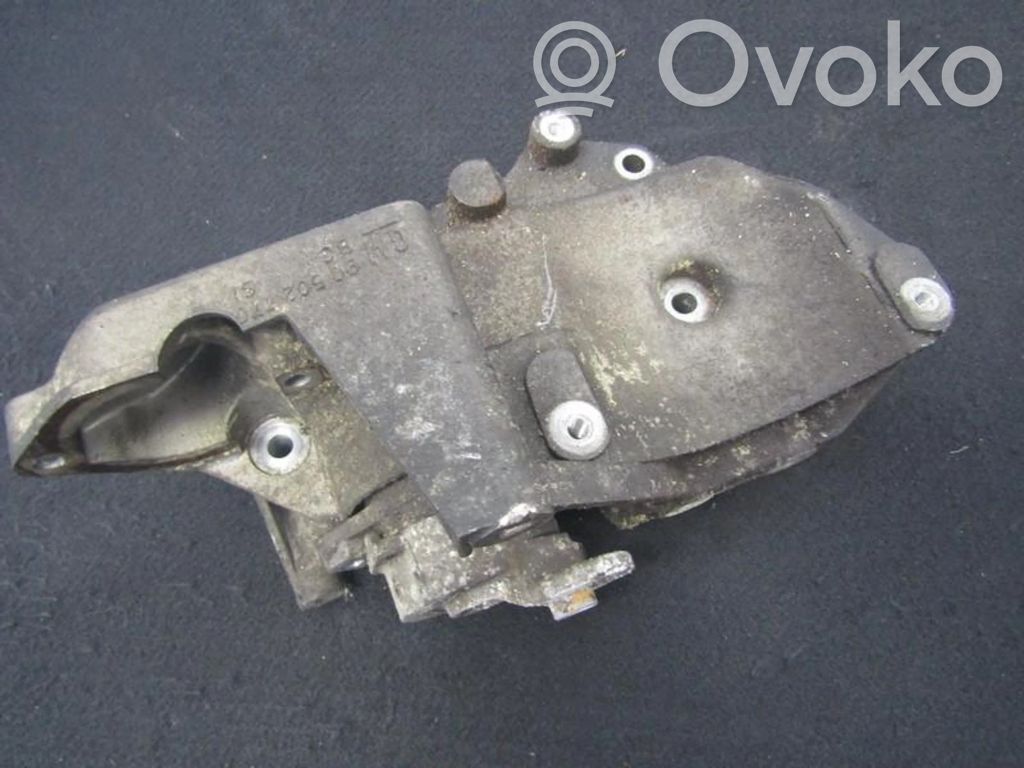 Opel Vectra B Engine mounting bracket 