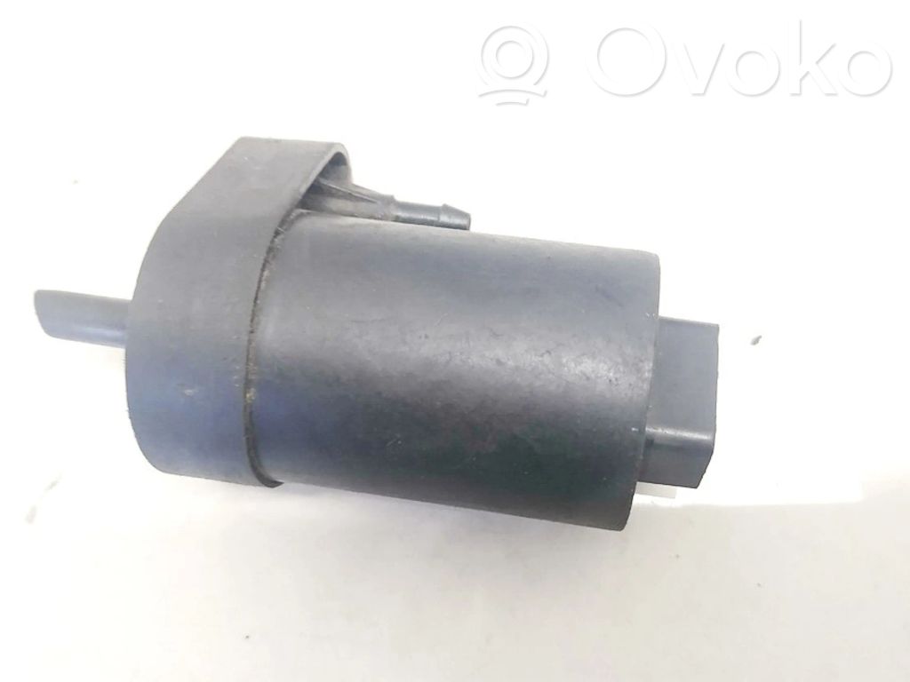 Volvo S40, V40 Windscreen/windshield washer pump 