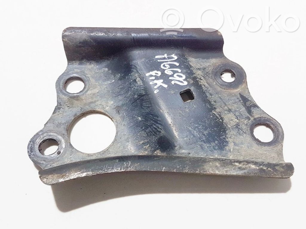 Engine mounting bracket