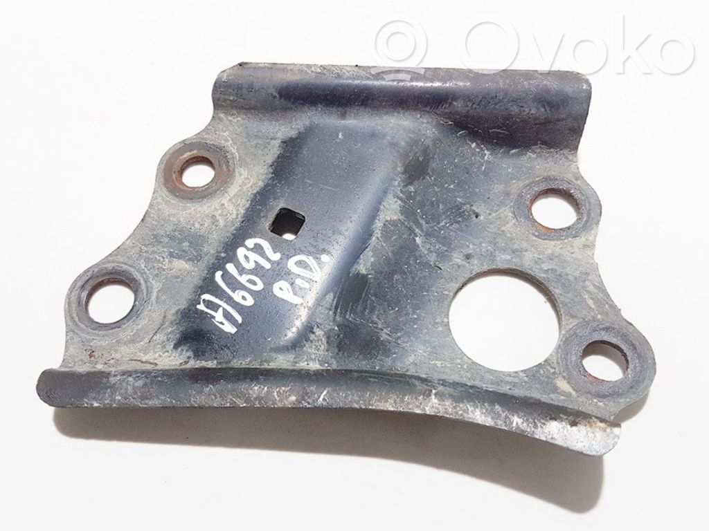 Engine mounting bracket
