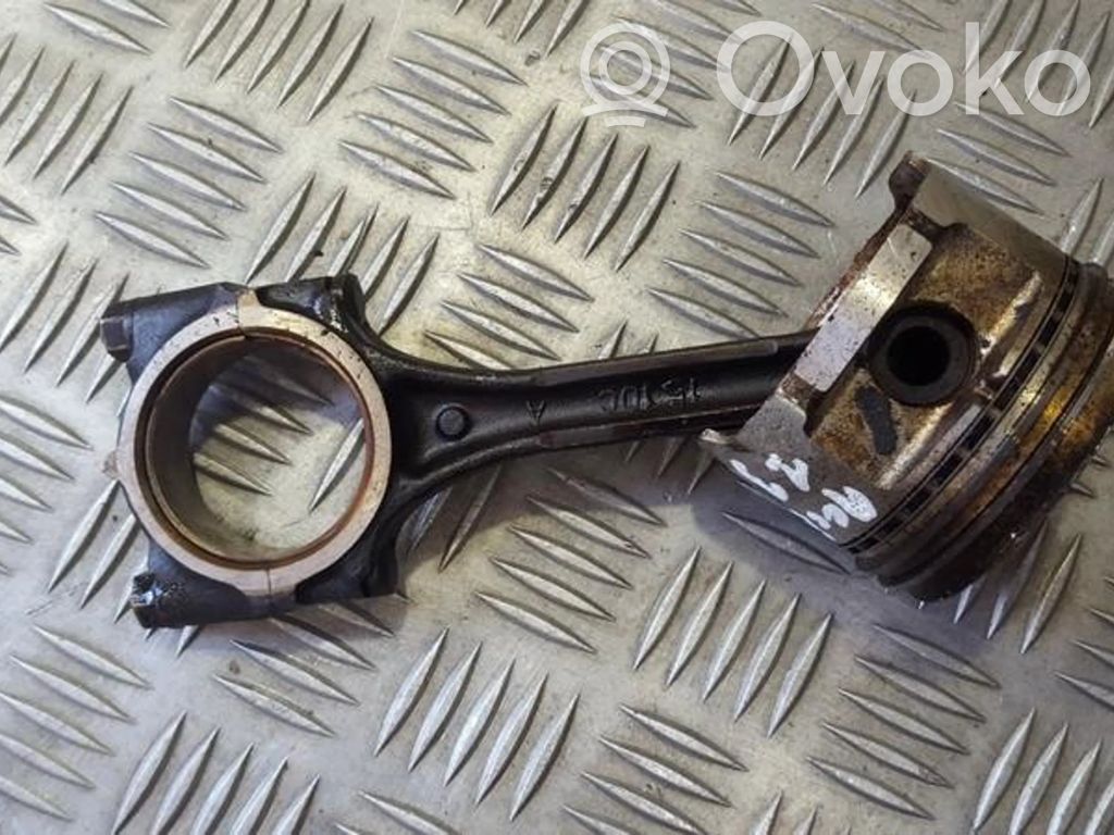 Piston cu bielă