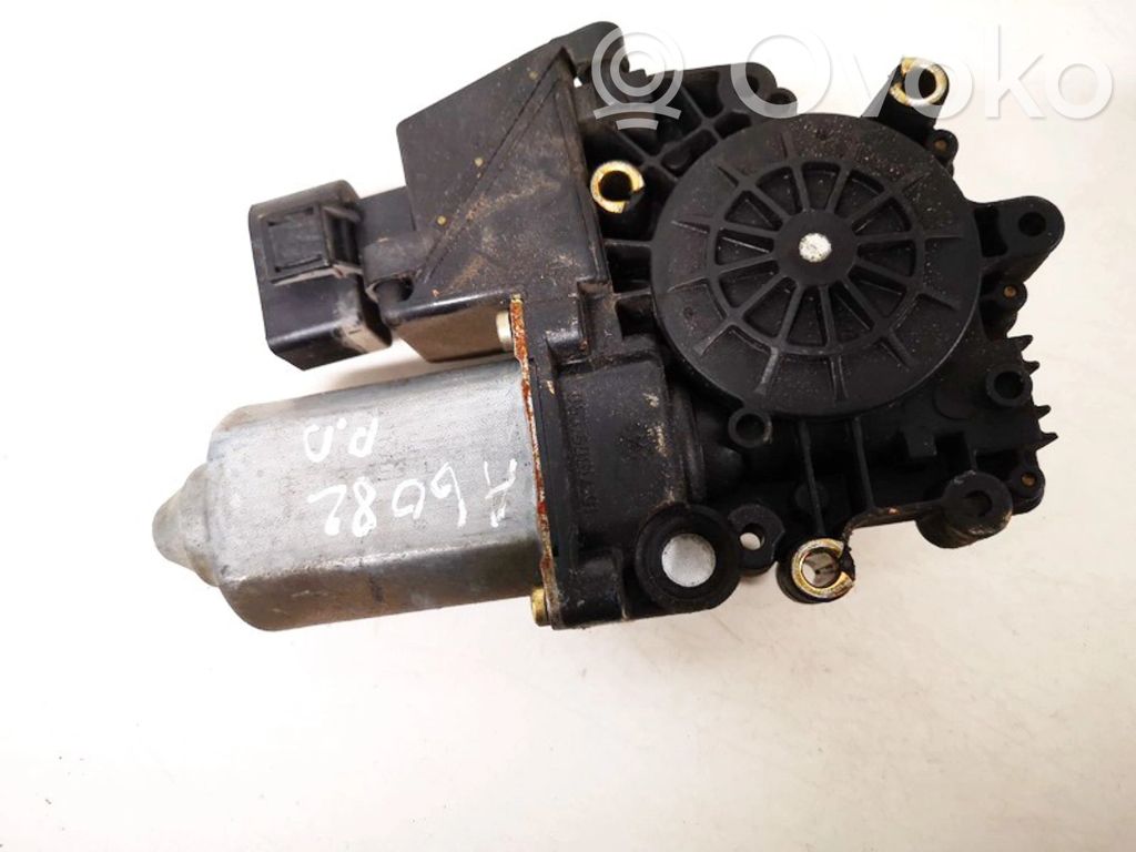 Audi A4 S4 B5 8D Motorino alzacristalli della portiera anteriore 