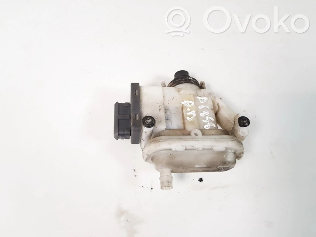 Volkswagen PASSAT B4 Pompă vacuum închidere centralizată 