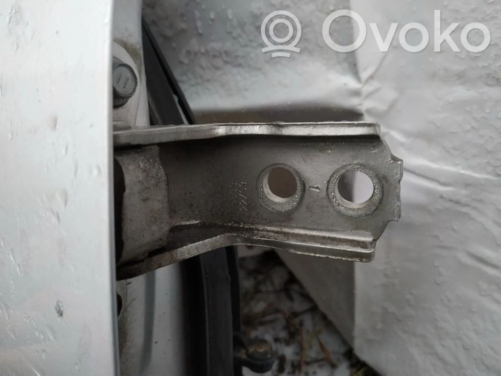 Toyota Verso Front door upper hinge 