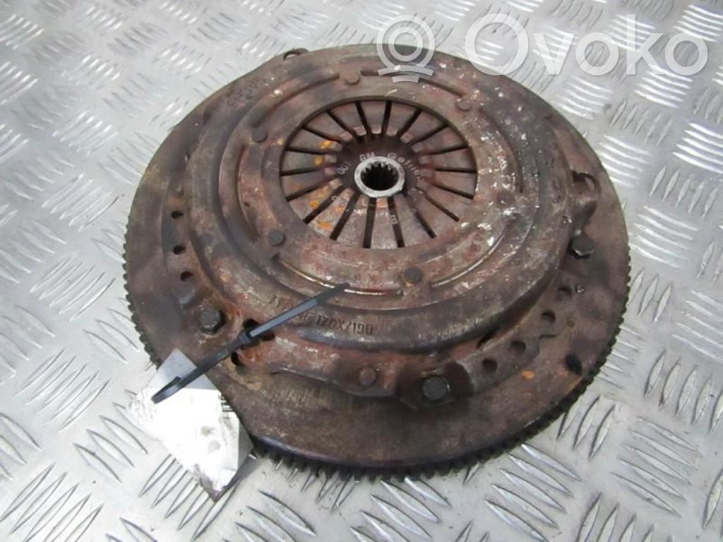 Opel Corsa B Kit d'embrayage 