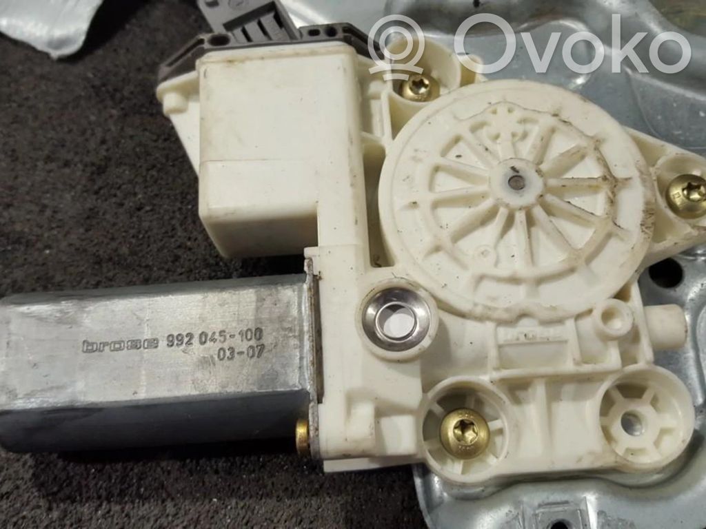 Toyota Avensis T250 Motorino alzacristalli della portiera posteriore