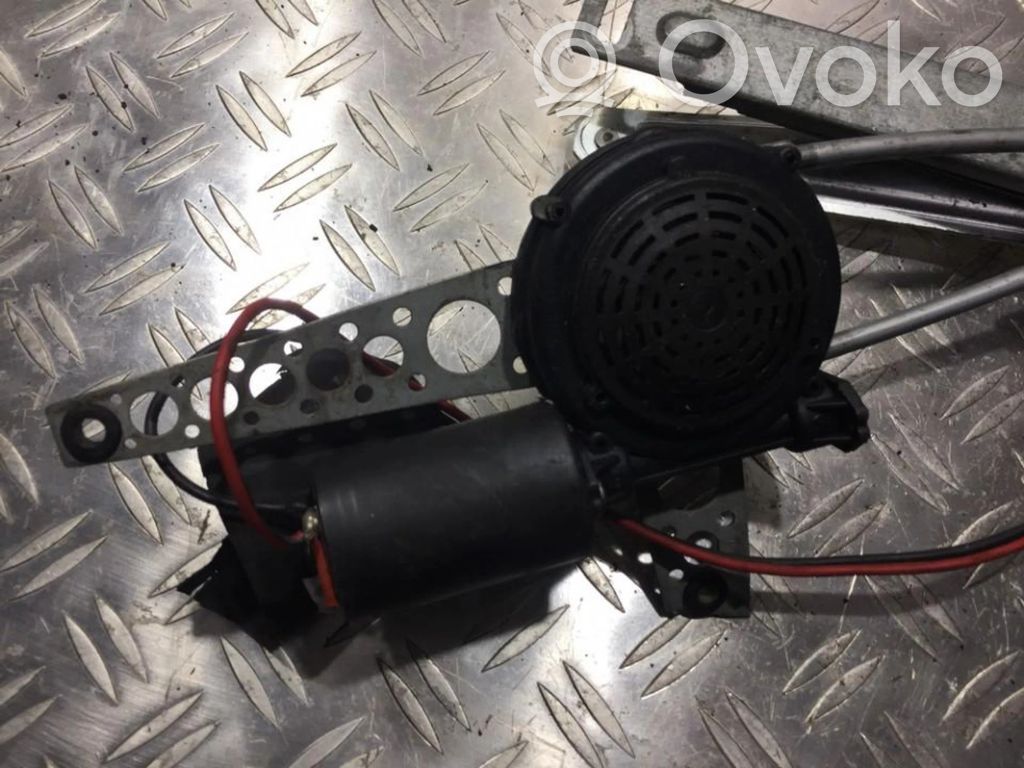 Priekšpusē loga pacēlāja motoriņš