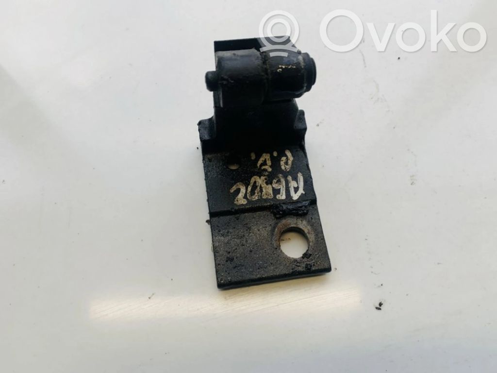 Bisagra superior puerta delantera   8D0831402A,8D0831402A