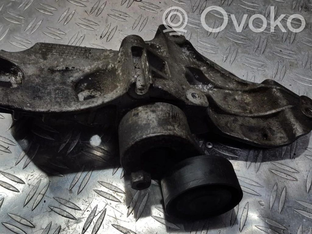 Renault Megane II Engine mounting bracket 