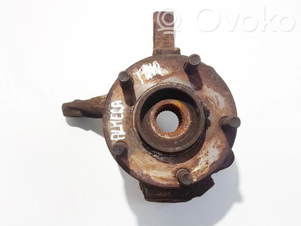 Nissan Almera Tino Piasta koła przedniego 
