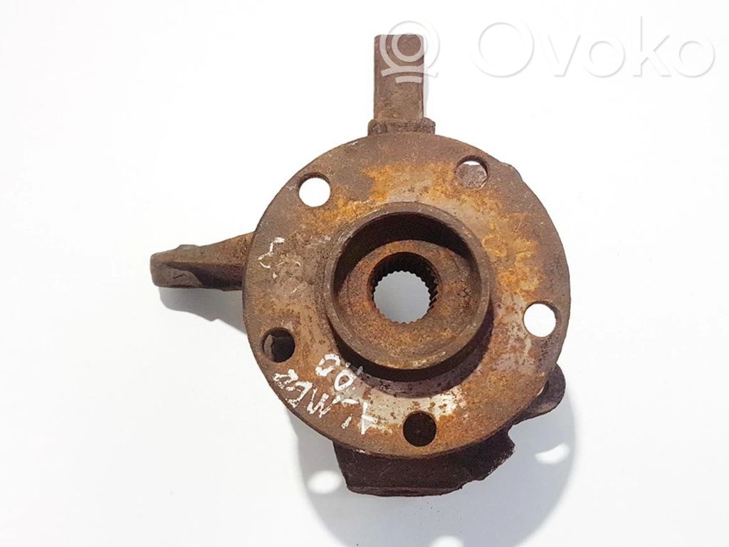 Nissan Almera Tino Piasta koła przedniego 