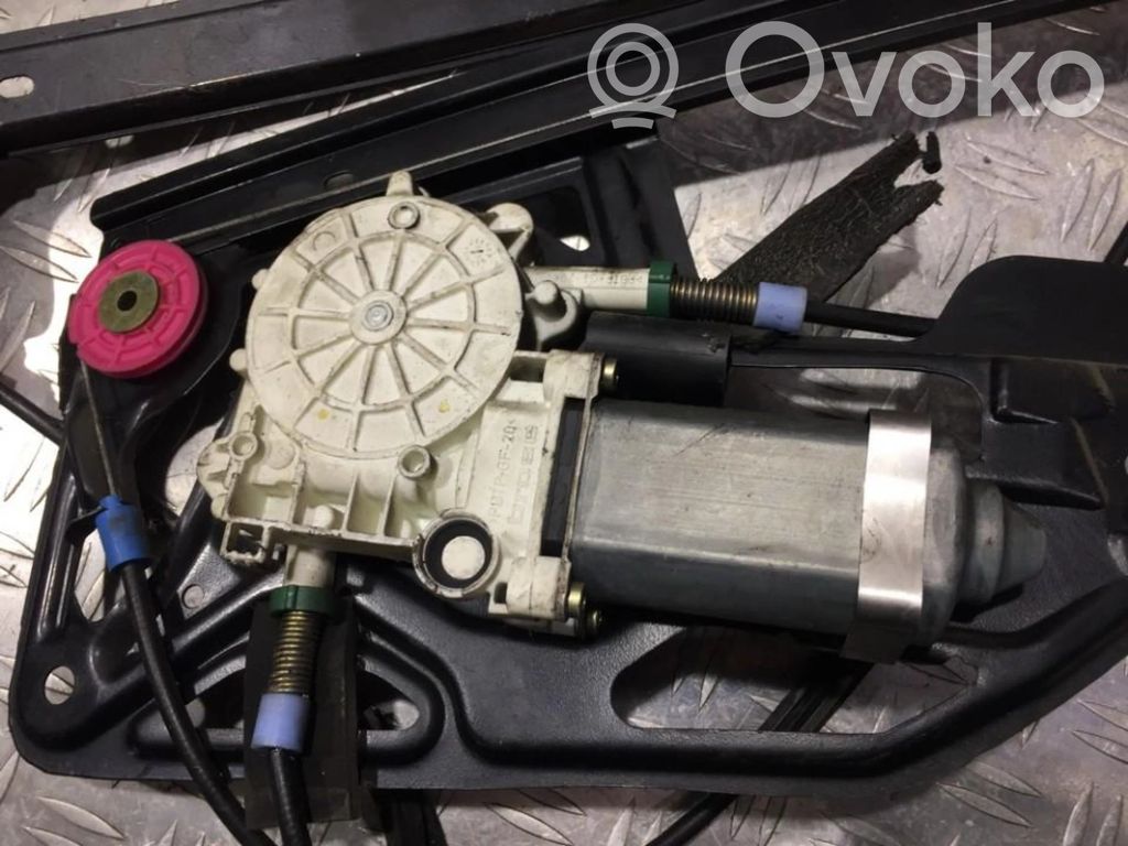 Motor del regulador de la ventanilla de la puerta delantera